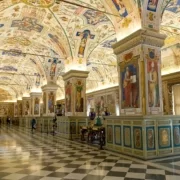 1280px-The_Sistine_Hall_of_the_Vatican_Library_(2994335291) Музеи Ватикана